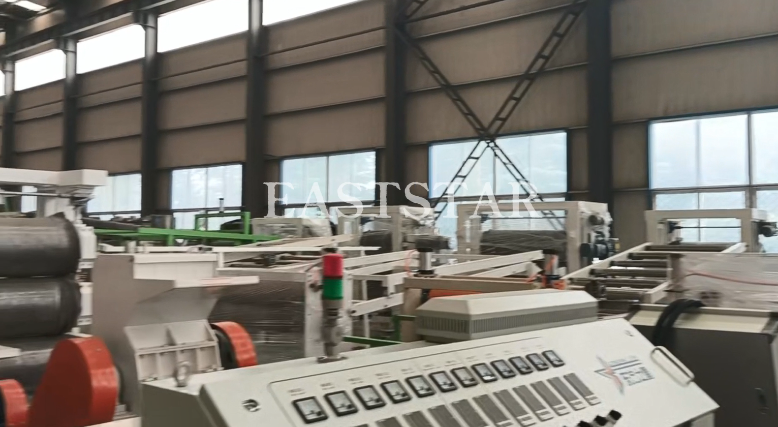 Посета клијента из иностранства ради сарадње на линији за екструзију АБС пластичних плоча