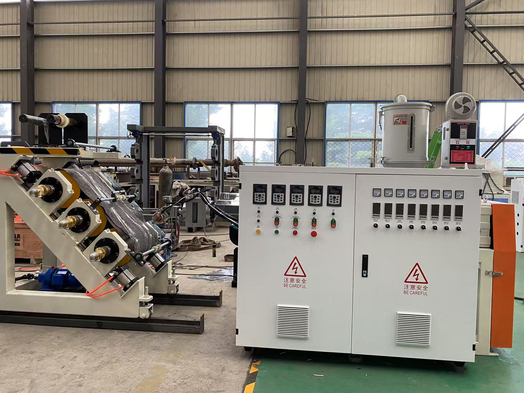 КИНГДАО ЕАСТСТАР испоручује напредну ТПЕ производну линију за воду у Индију